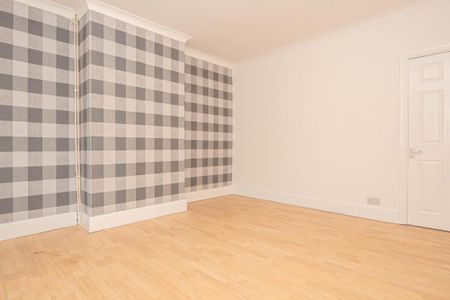 4 bedroom terraced house to rent - Photo 5