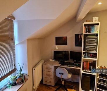 1 bedroom in a flat share to rent - Photo 5