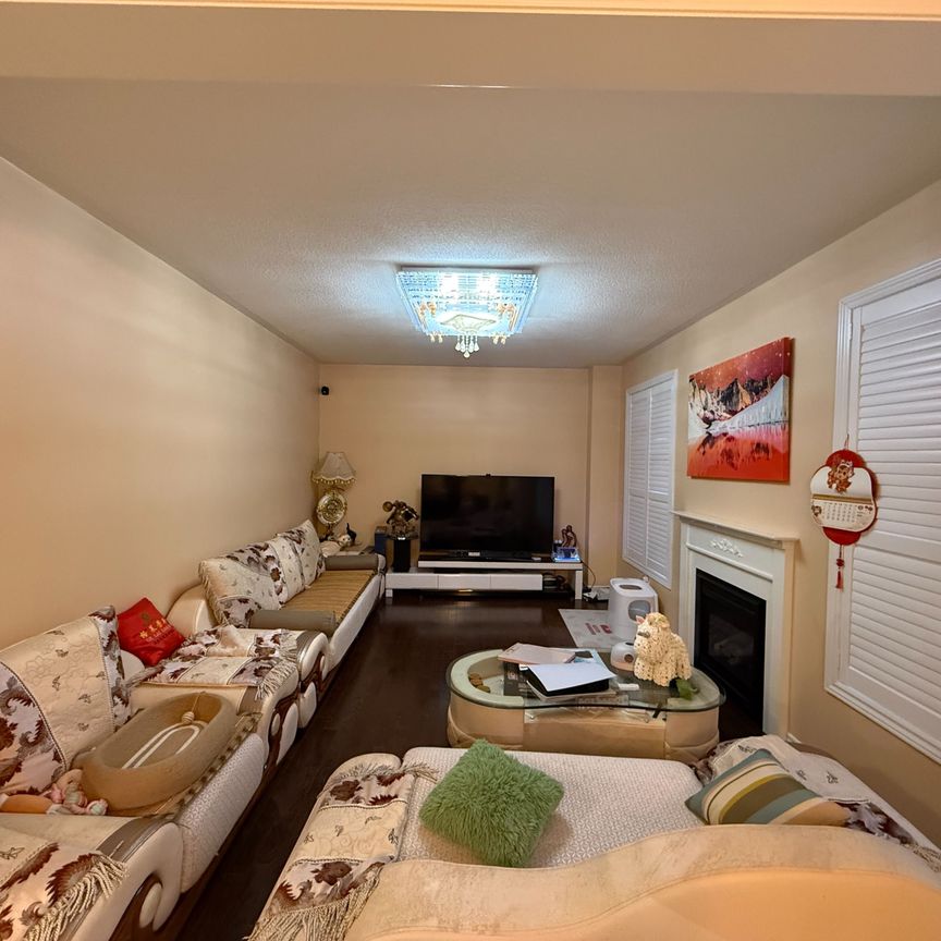 For Lease - 28 Carolina Rose Crescent Unit# #1, Markham, Ontario - Photo 1