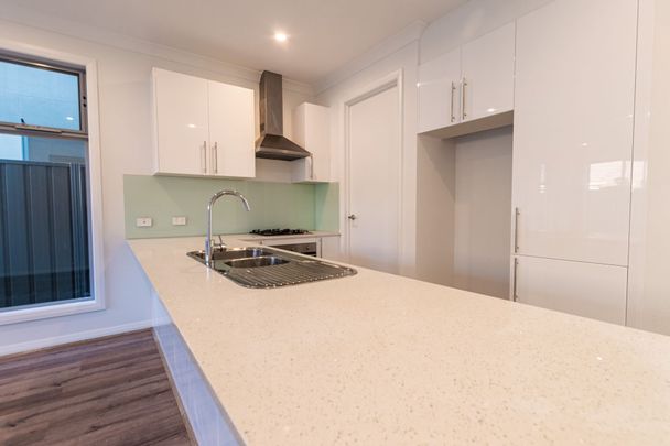 Unit 4/2 La Scala Court, - Photo 1