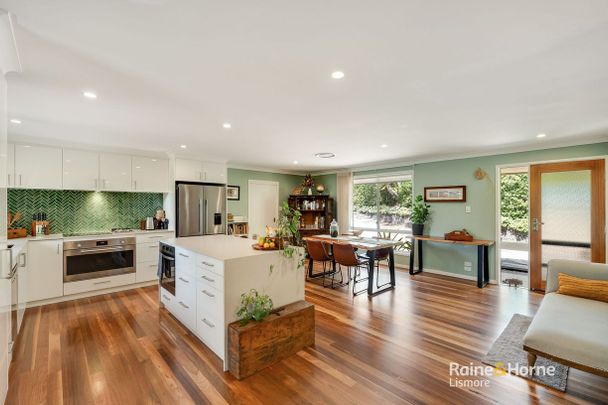 Fully furnished renovated home - 3 month lease - Lawns and internet included - Photo 1