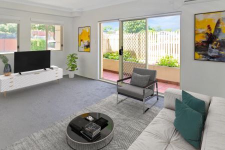 Charming One Bedroom Apartment in Heart of Willoughby - Photo 2