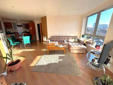 Available 5th Jan | Parking included! | Viewing recommended! | Furnished Two Double Bedroom Apartment | Private Balcony with City views | Located on the 4th floor The Quartz Development - Photo 2