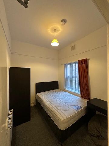 3 bedroom flat to rent - Photo 3