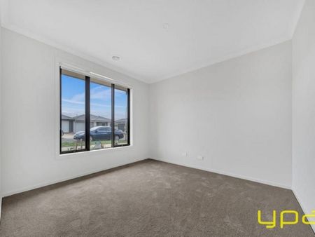 Modern 3-Bedroom Family Home in a Quiet Clyde Location - Photo 4