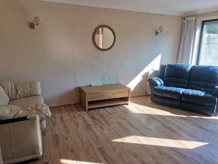 Bedroom Semi Detached House In Winton, BH9 - Photo 2