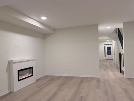 For Lease - 10 Helmkay Avenue, Richmond Hill, Ontario - Photo 2