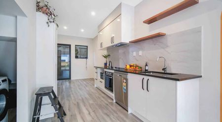 Stunning 2Bedroom with spacious storage townho... - Photo 2