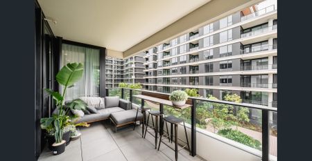 Luxury Living in the Heart of Moonee Ponds – Rare Opportunity in Moonee Valley Park - Photo 5