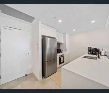 Rare Extended Balcony Unit in No.1 Grant Avenue - Photo 6