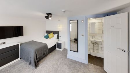 Large Double Ensuit- Close to Amazon - Photo 2