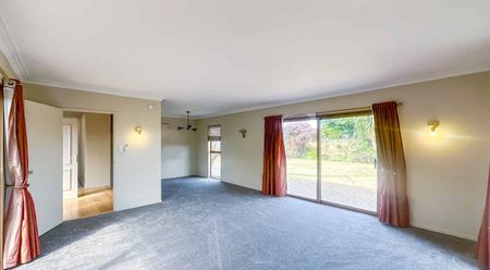 Charming 3-Bedroom Family Home for Lease in Farm Cove - Photo 3