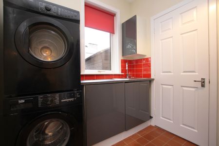 Earlbank Avenue, Scotstoun, Glasgow - Photo 2