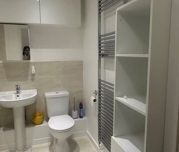 2 Bed Terraced House, Clarence Gardens, LU1 - Photo 6