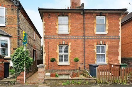 4 bedroom semi-detached house to rent - Photo 3