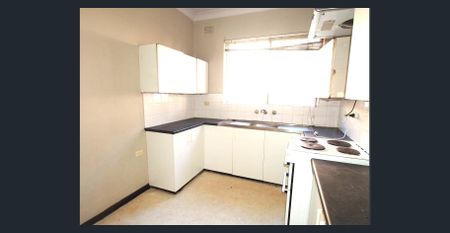 2 BEDROOM UNIT WITH TIMBER FLOORING. 10 MINUTES TO STATION & SHOPS. . - Photo 4