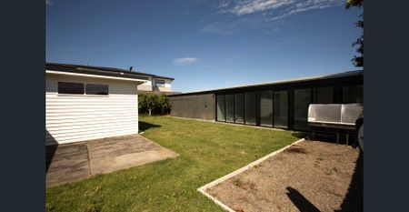 Spacious Family Living in a Prime Chelsea Location - Photo 4