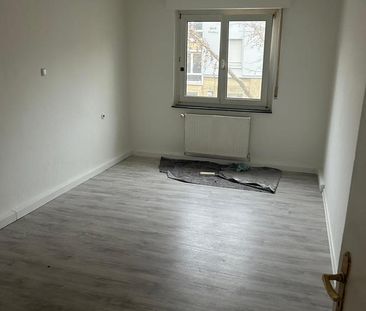 Helle 3-Zimmer-Wohnung mit Balkon - Foto 1