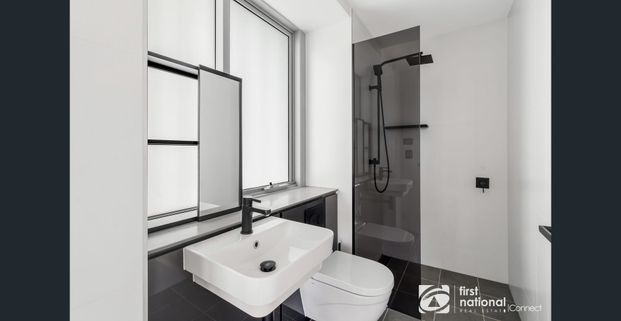 Luxurious 2 Bedroom unit - Panoramic Views - Photo 1