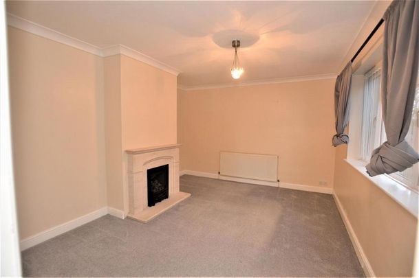 3 bedroom end of terrace house to rent - Photo 1