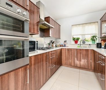 Lucinda Walk, Bagshot, Surrey, GU19 - Photo 1