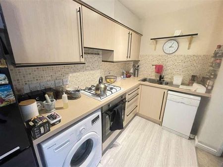 Bartholomew Court, Spire View, Salisbury, SP2 - Photo 4