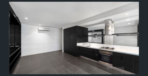 Entertain with Ease Along a South Yarra Skyline - Photo 1