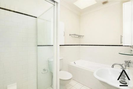 Spacious Three-Bedroom Home in a Quiet Alexandria Pocket - Photo 5