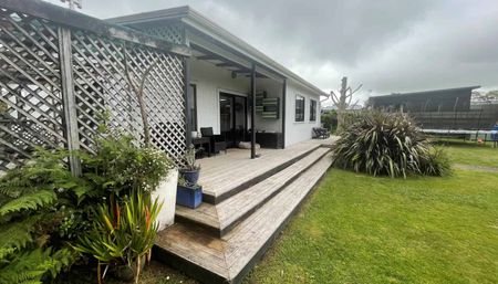 Tidy 3 Bedroom House - Photo 4