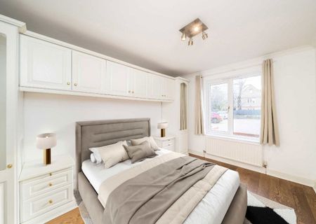 Trinity Road, SW19 8QT, London - Photo 2