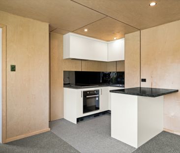 Sunny, stylish and sparkling new - Photo 4