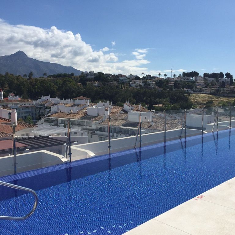 Luxury penthouse for rent in Nueva Andalucia, Andalusia - Photo 1