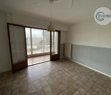 Location Appartement 1 pièce 21m² ST LAURENT DU VAR 06700 - Photo 1
