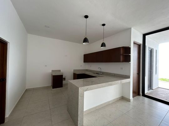 Townhouse de 2 recámaras, sin amueblar, con alberca, en zona norte. - Photo 1