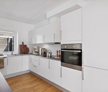 Moderne 4-værelses rækkehus til leje i Sabro – med egen have og car... - Photo 6