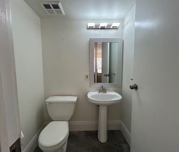 For Lease - 75 Weldrick Road Unit# 838, Richmond Hill, Ontario - Photo 4