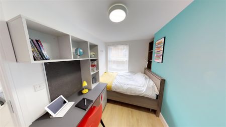 House - Terraced For Rent Hampshire Terrace, Portsmouth - Photo 2