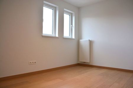 Ruime, energiezuinige woning met 3 slaapkamers in centrum Oostkamp - Photo 2