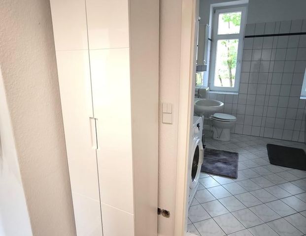 Teilmöblierte Wohnung mit Einbauküche + Balkon - Photo 1