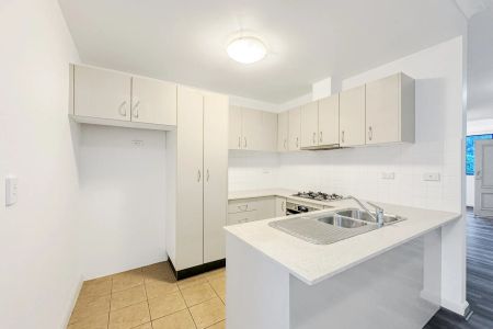 Remarkable, Aesthetically Pleasing & Recently Refurbished Triple Story Townhouse For Lease - Photo 5