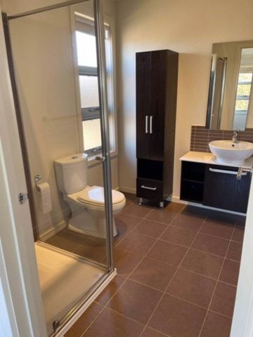 Stylish, Low-Maintenance Living in a Prime Taylors Hill Location! - Photo 4