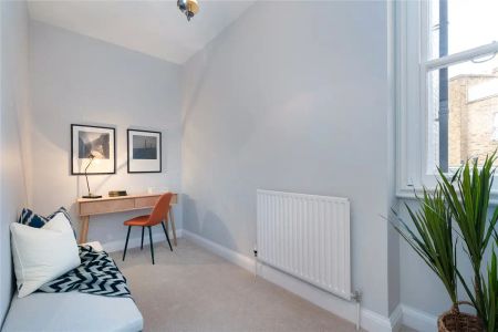 4 bedroom flat in South Kensington - Photo 2