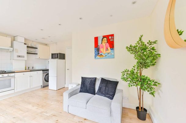 3 bedroom flat to rent - Photo 1