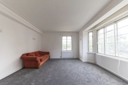 3 Bedroom Flat - Photo 2