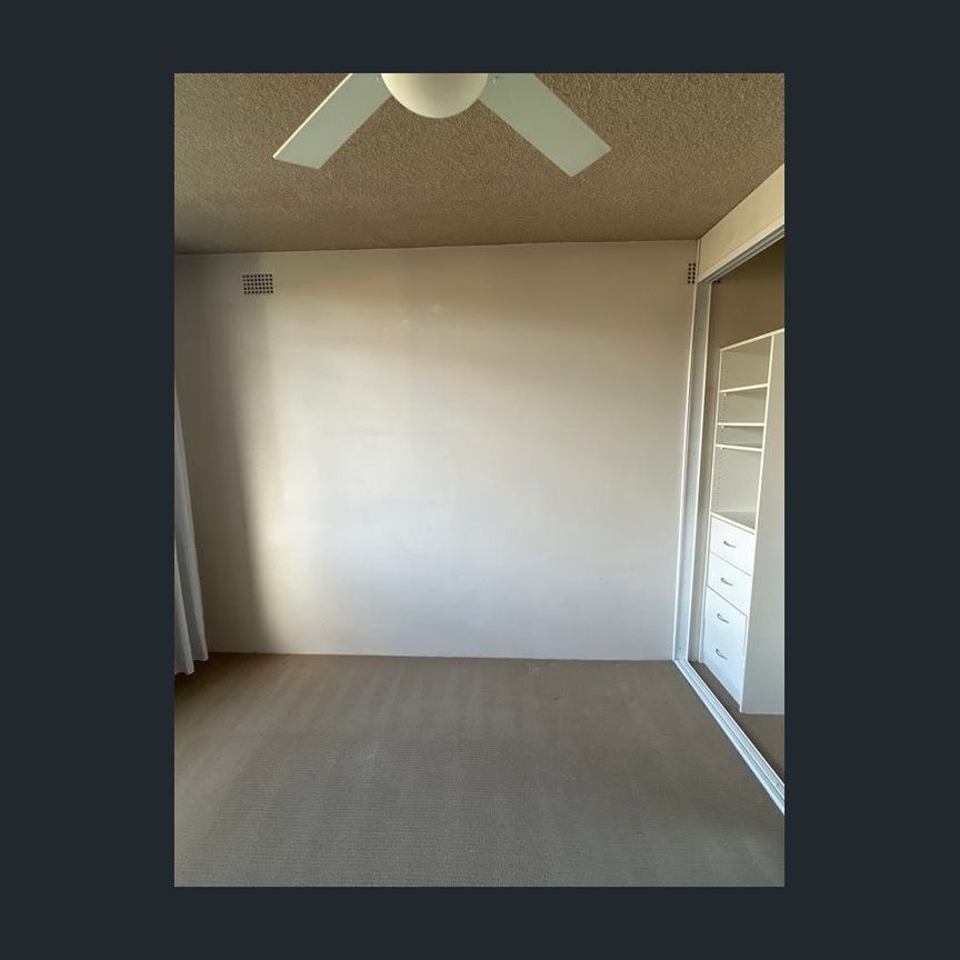 Bright & Spacious One Bedroom Apartment in an Unbeatable Location - Photo 1