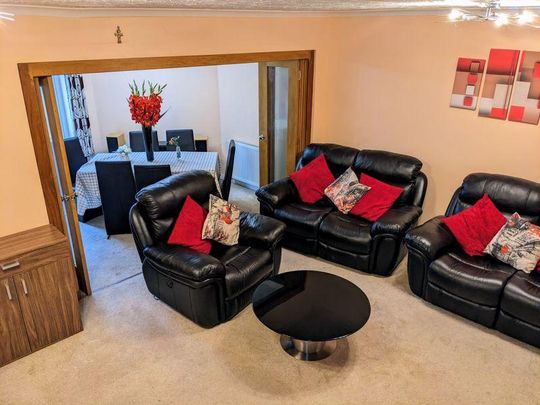 4 bedroom semi-detached house to rent - Photo 1