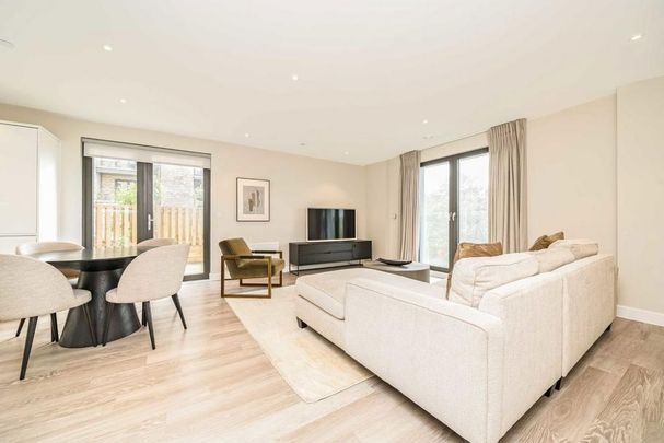 3 bedroom flat to rent - Photo 1