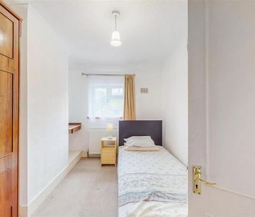 4 bedroom semi-detached house to rent - Photo 4