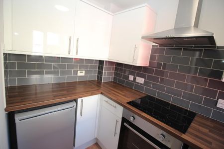2 bedroom terraced house to rent - Photo 4