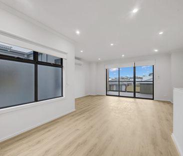 Modern 3-Bedroom Townhouse - Photo 2